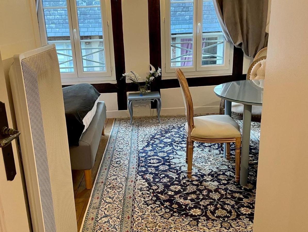 La Parenthese Du Capucin Apartment Honfleur Bagian luar foto