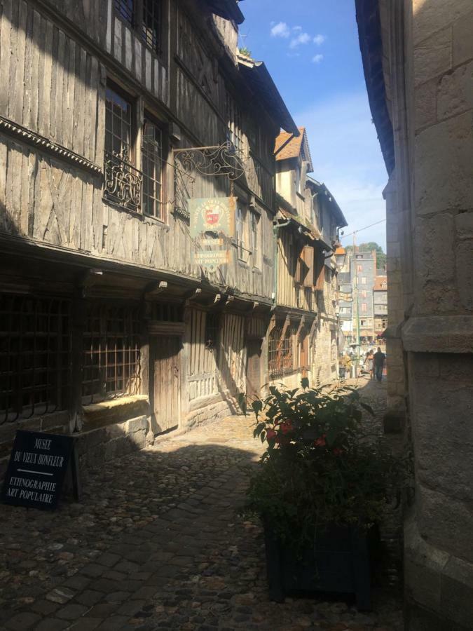 La Parenthese Du Capucin Apartment Honfleur Bagian luar foto
