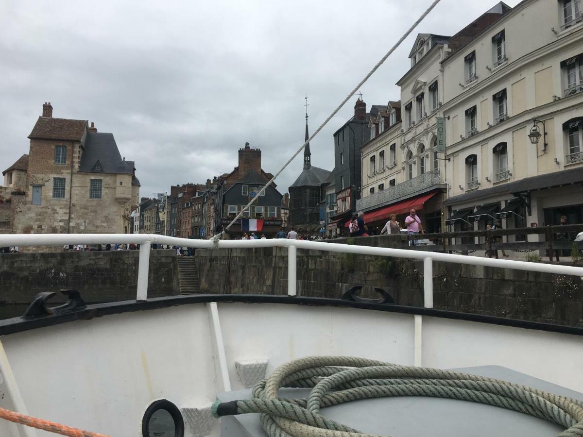 La Parenthese Du Capucin Apartment Honfleur Bagian luar foto