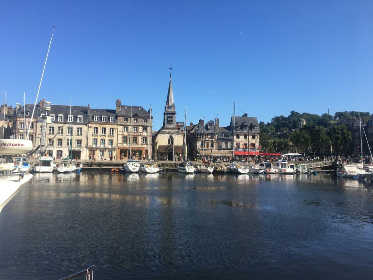 La Parenthese Du Capucin Apartment Honfleur Bagian luar foto