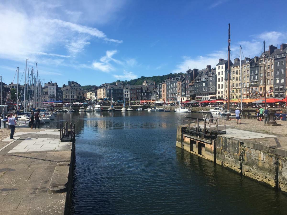 La Parenthese Du Capucin Apartment Honfleur Bagian luar foto